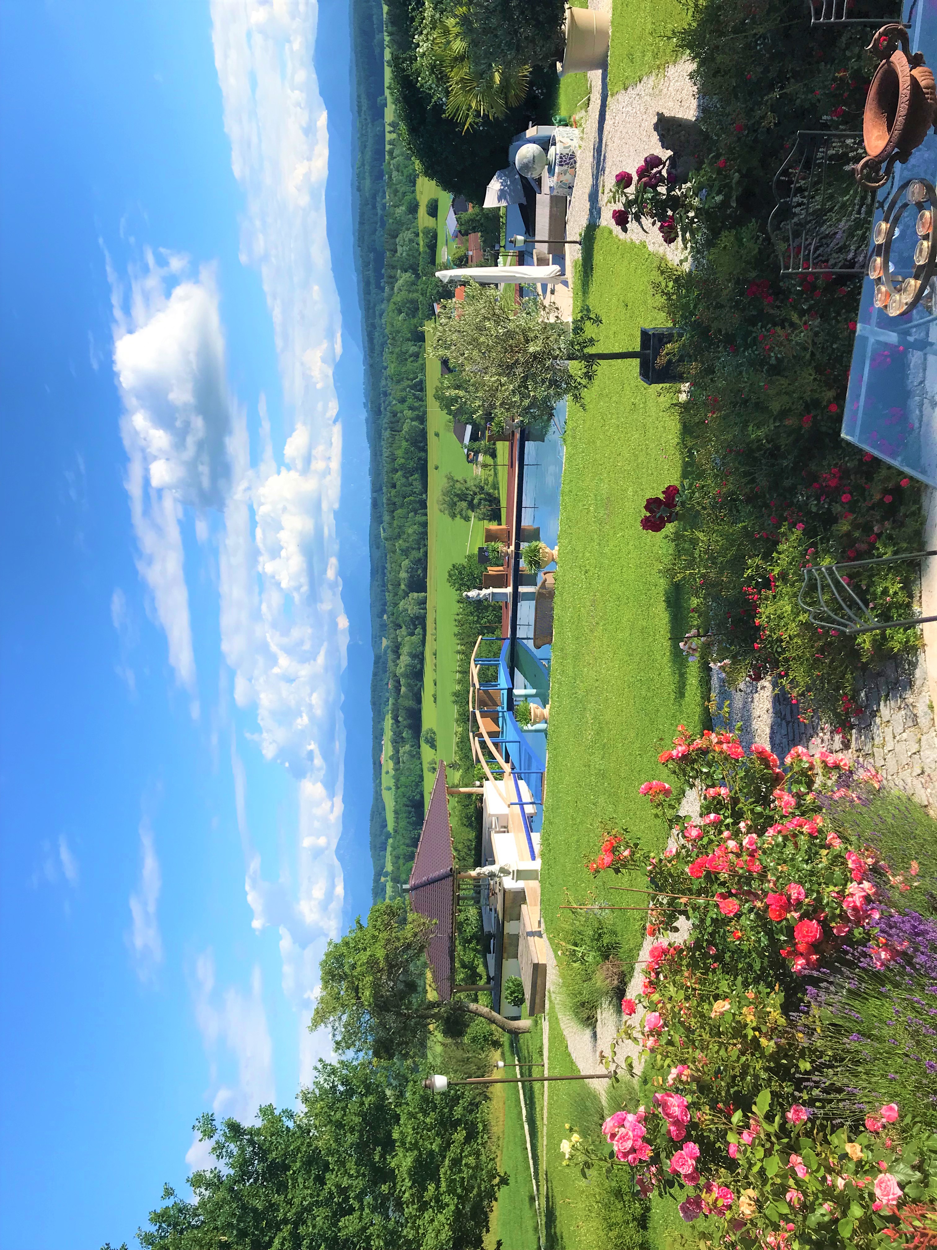 Gut Ammerhof – Garten mit Alpenblick